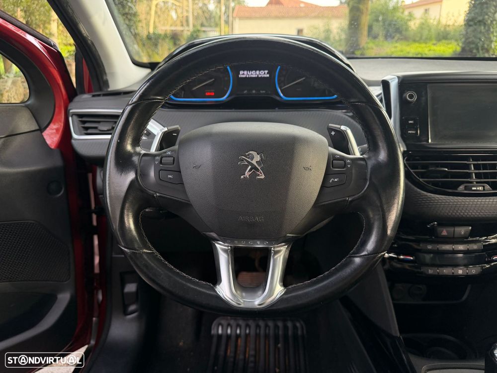 Peugeot 2008 1.2 PureTech Allure EAT6 - 21