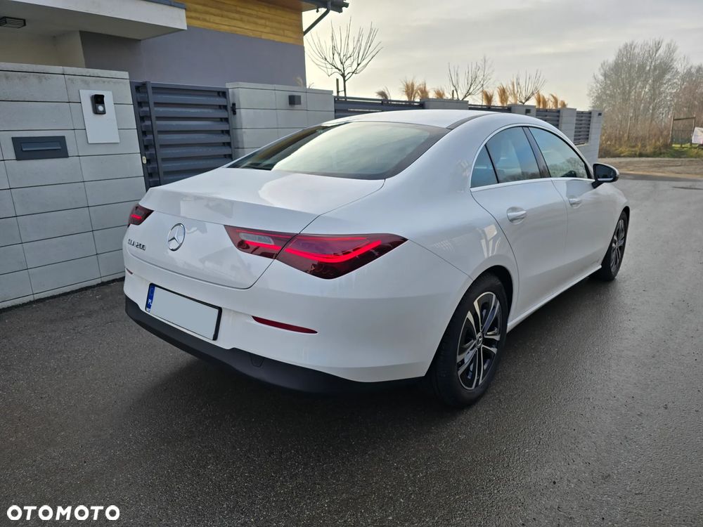 Mercedes-Benz CLA 200 7G-DCT - 3