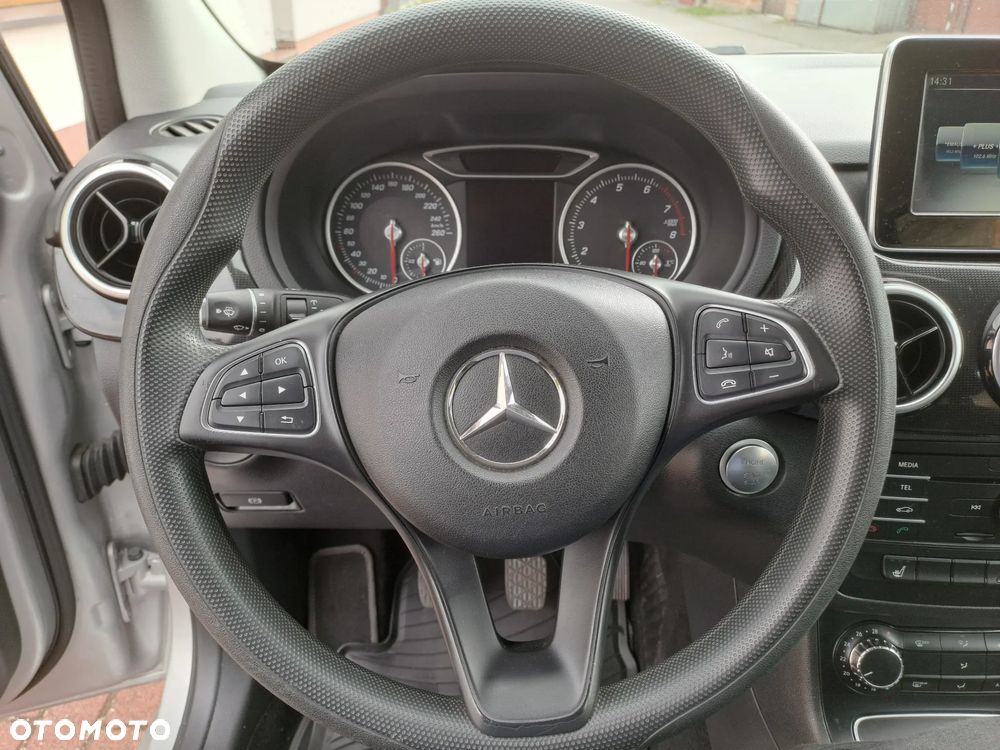 Mercedes-Benz Klasa B 180 - 12