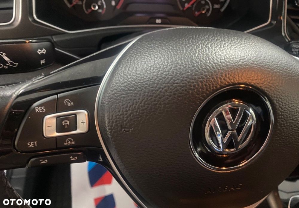 Volkswagen T-Roc - 18