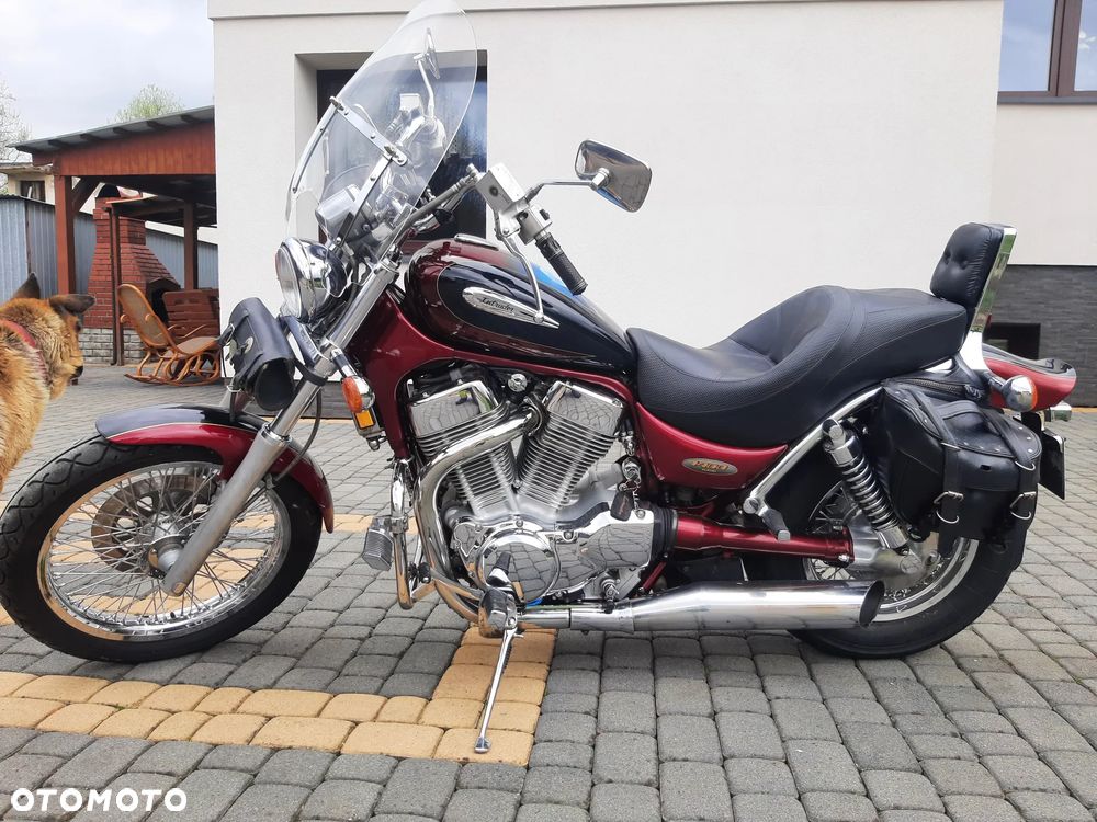 Suzuki Intruder - 3