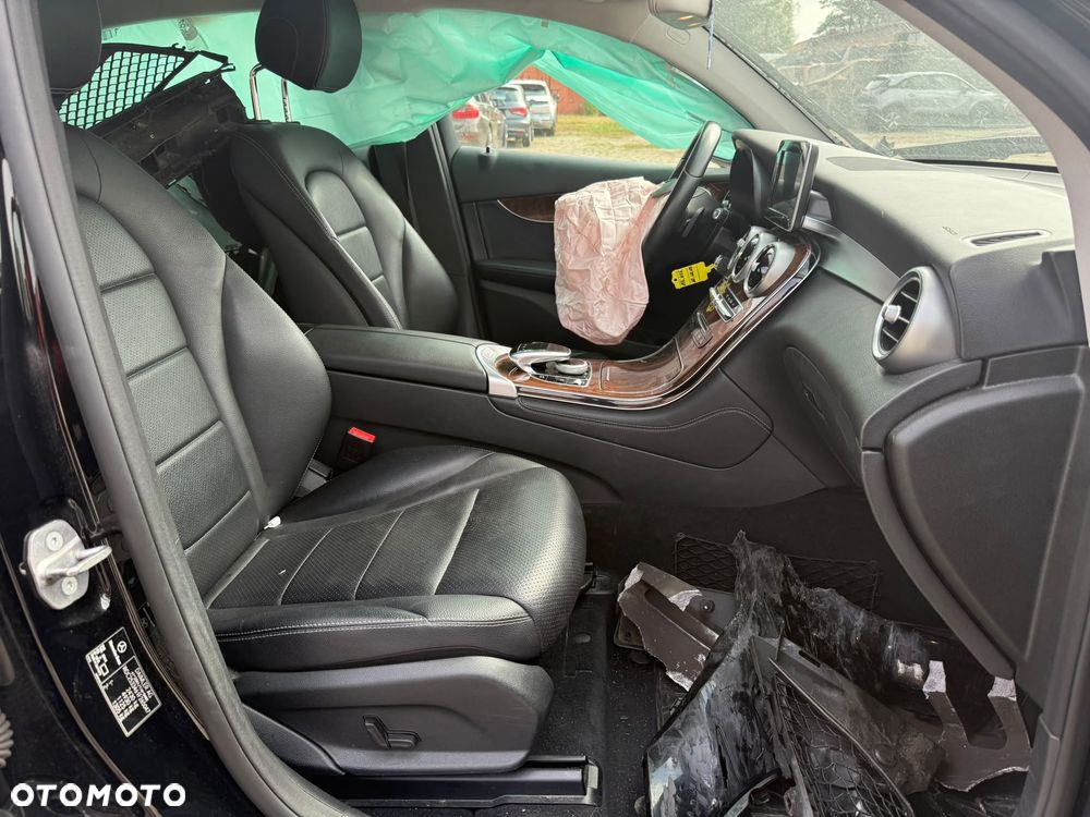 Mercedes-Benz GLC 250 4Matic 9G-TRONIC AMG Line - 17