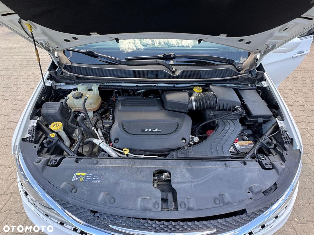 Chrysler Pacifica - 16