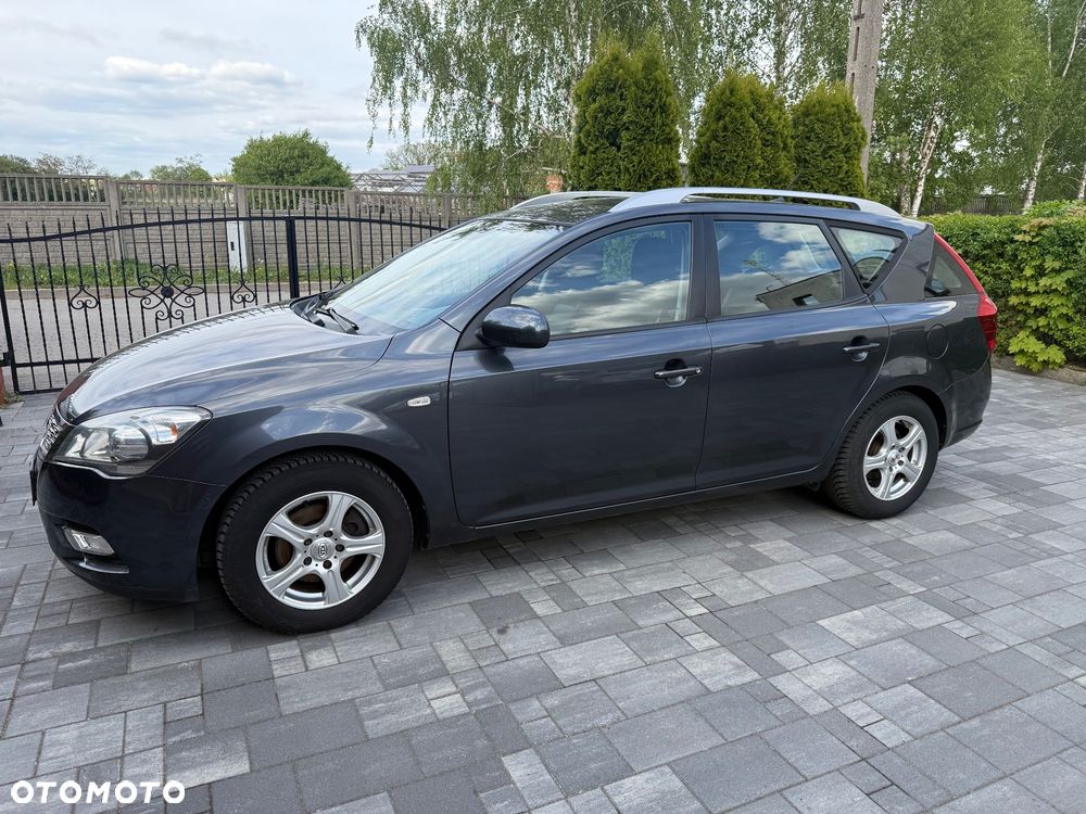 Kia Ceed 1.4 CVVT Dream-Team Edition - 2