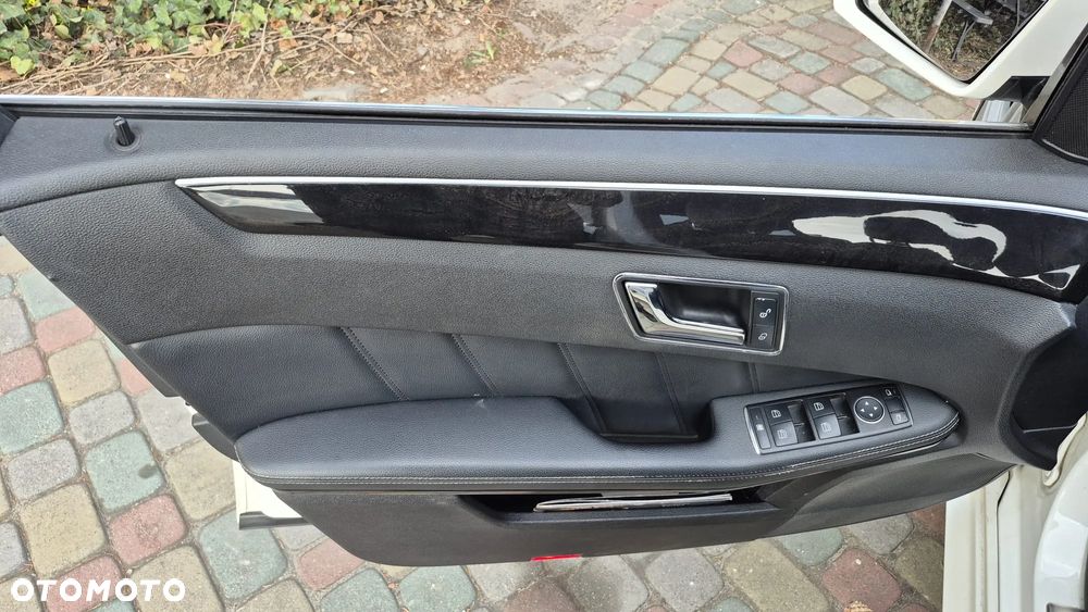 Mercedes-Benz Klasa E - 27