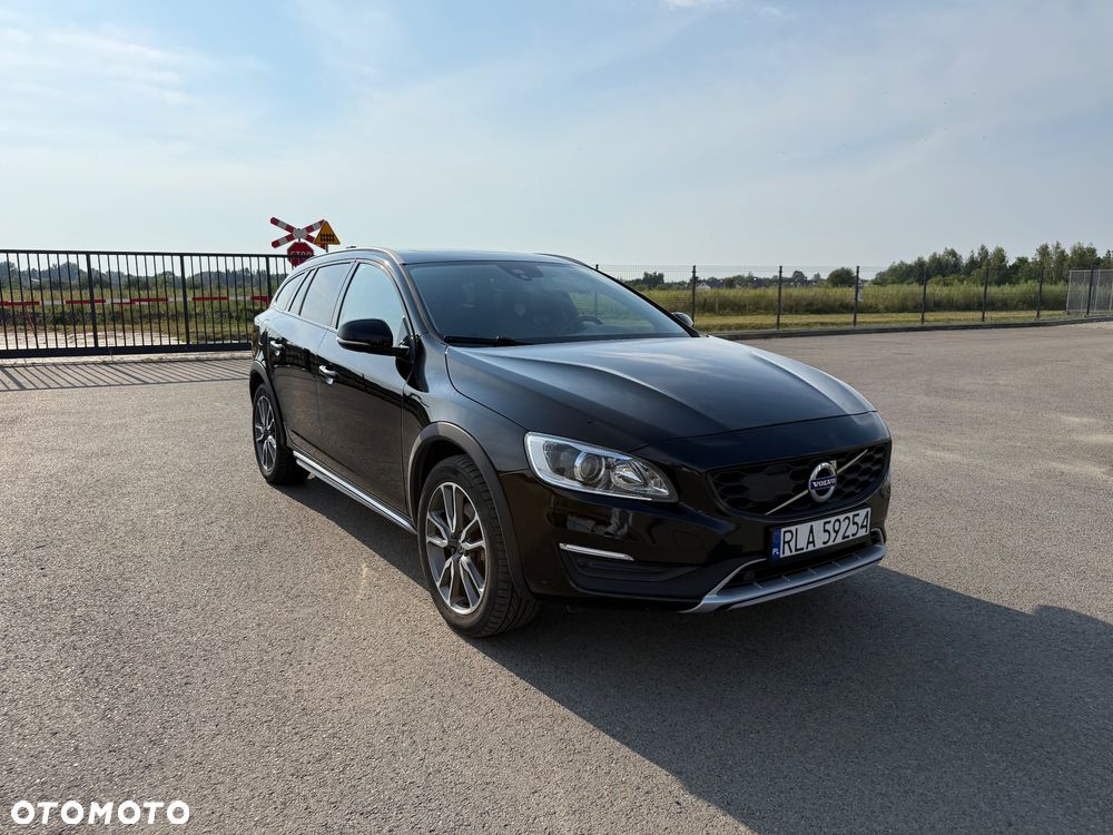 Volvo V60 Cross Country - 1