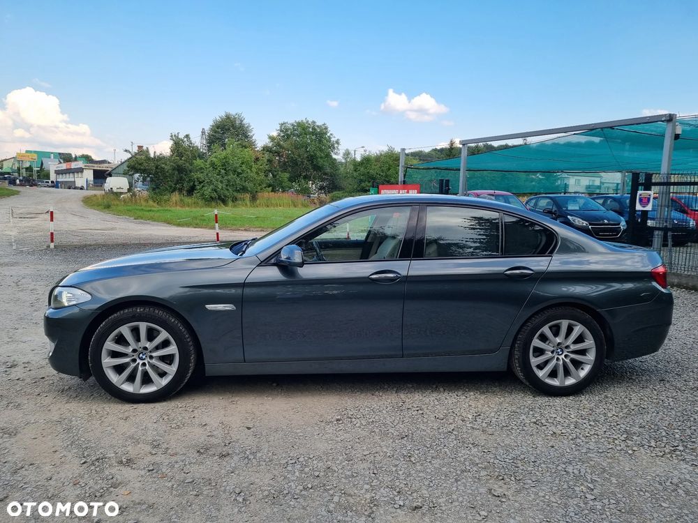 BMW Seria 5 528i Sport-Aut Luxury Line - 3