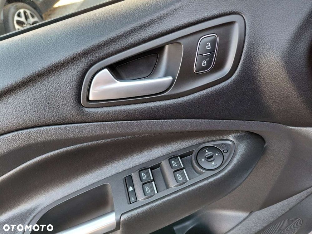 Ford Kuga - 12
