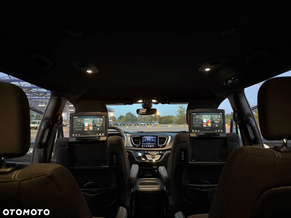 Chrysler Pacifica - 40
