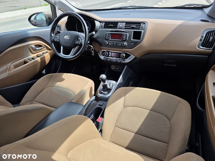 Kia Rio 1.2 Dream Team Edition - 24