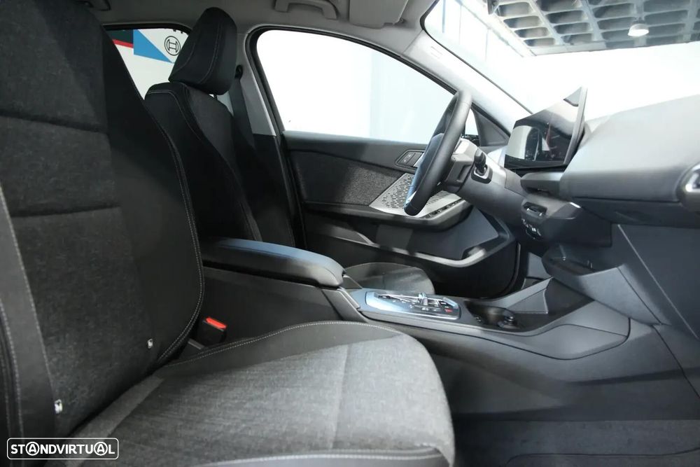 BMW 1 Series 2025 photo 3