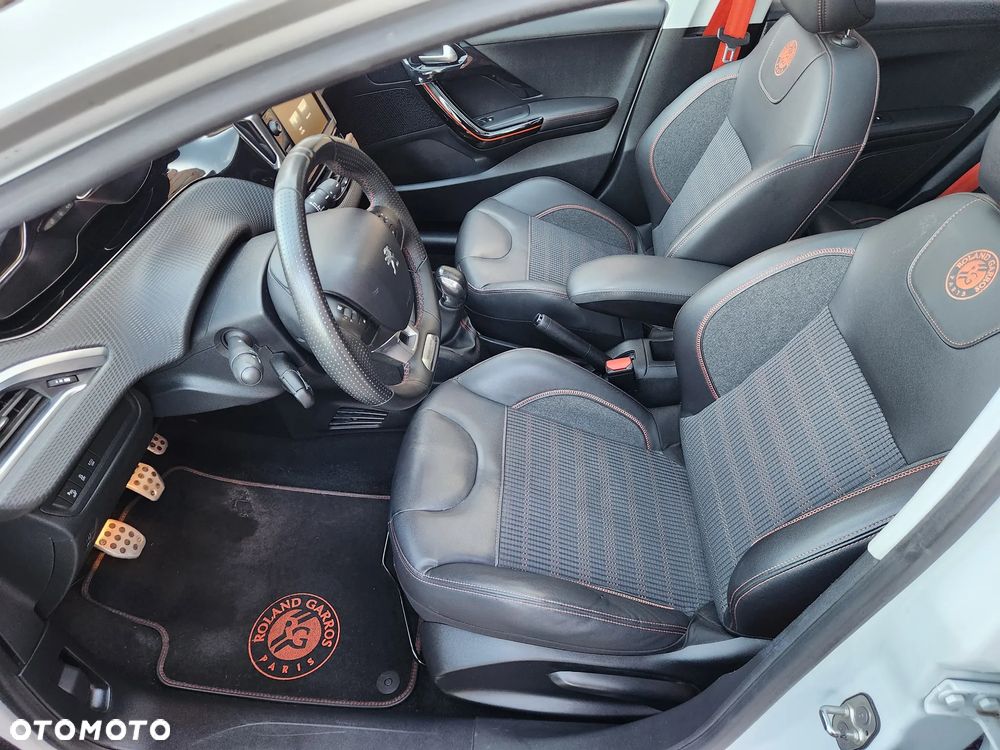 Peugeot 208 - 25