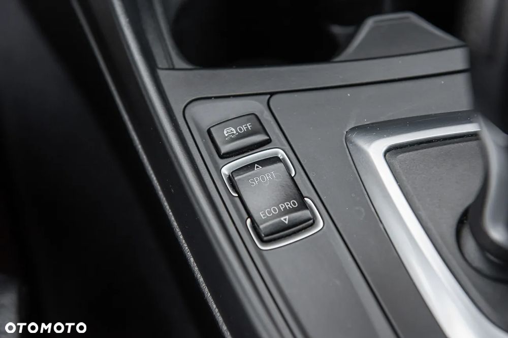 BMW Seria 1 116i Sport Line - 22