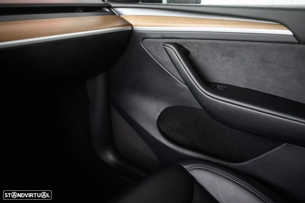Tesla Model Y Long Range RWD - 35