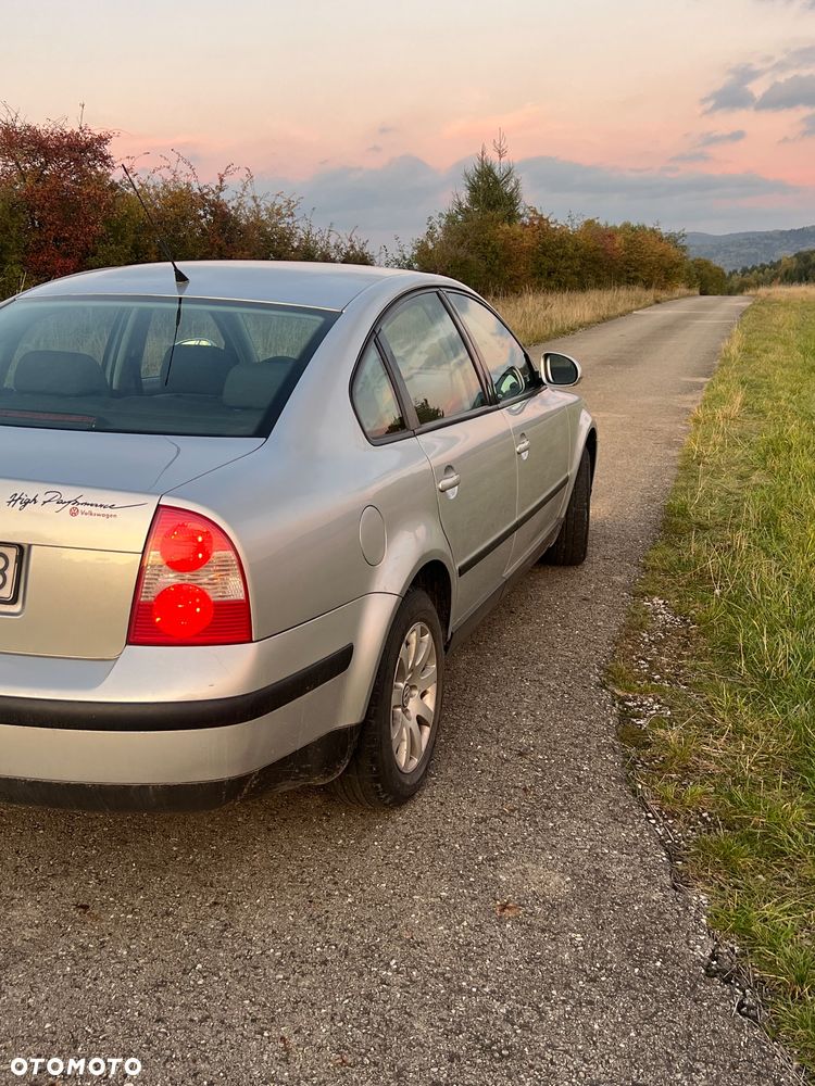 Volkswagen Passat 1.6 Basis - 3