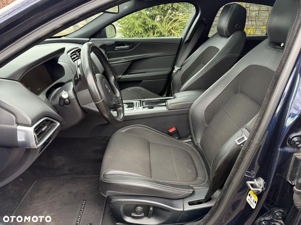 Jaguar XE 2.0 D R-Sport - 9