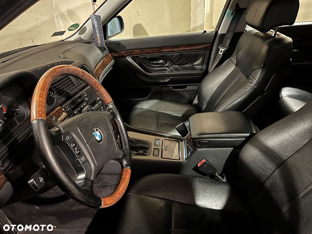 BMW Seria 7 - 12