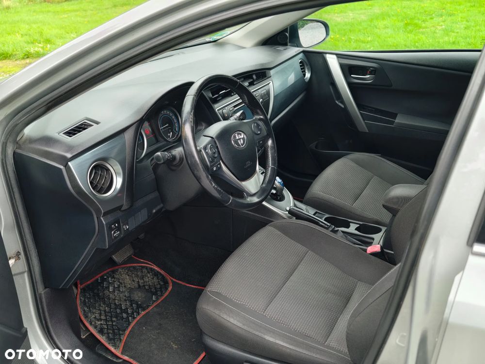 Toyota Auris - 11