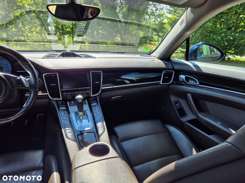Porsche Panamera 4 Platinum Edition - 15