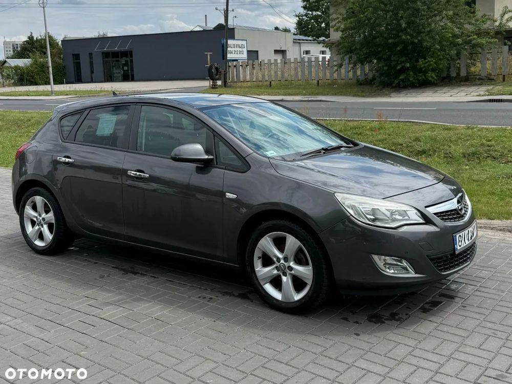 Opel Astra IV 1.4 T Cosmo - 1