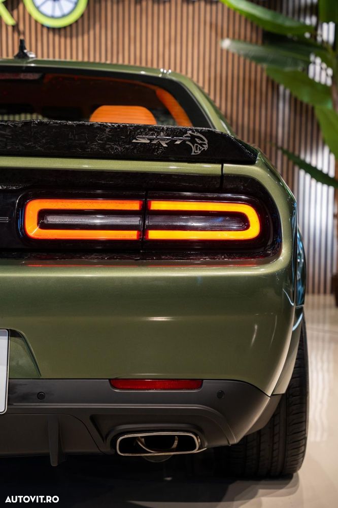 Dodge Challenger - 22