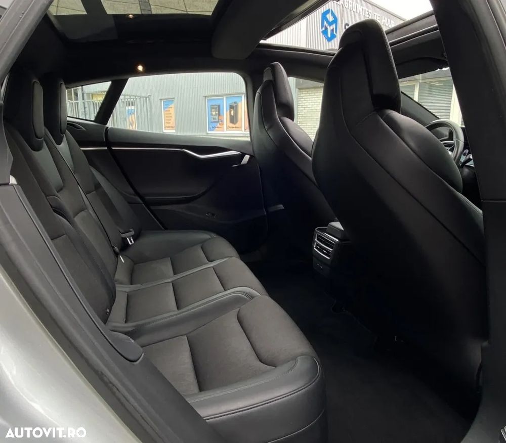 Tesla Model S - 13