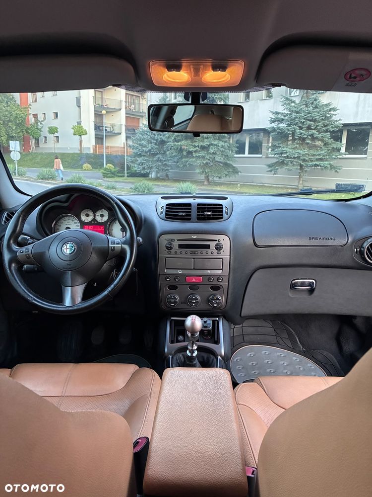 Alfa Romeo GT 1.9JTD 16V Black Line - 12