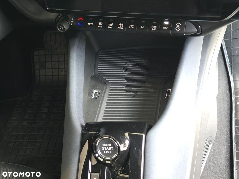 Alfa Romeo Junior 1.2 mHEV Ibrida eDCT - 14