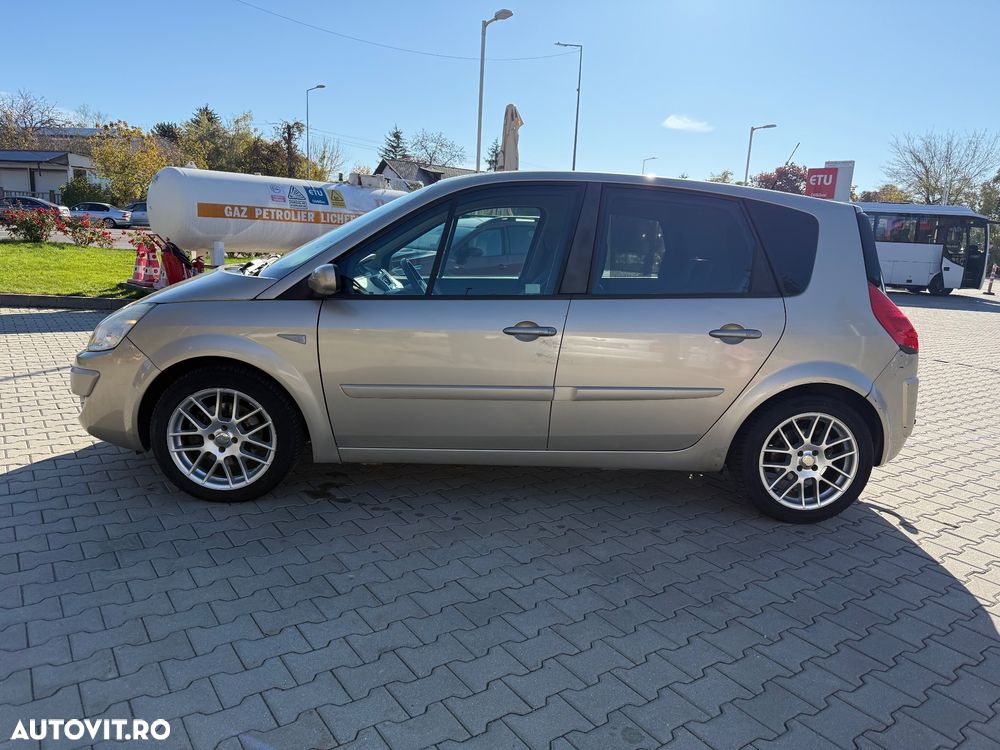 Renault Scenic 1.9 dCi FAP Avantage - 6