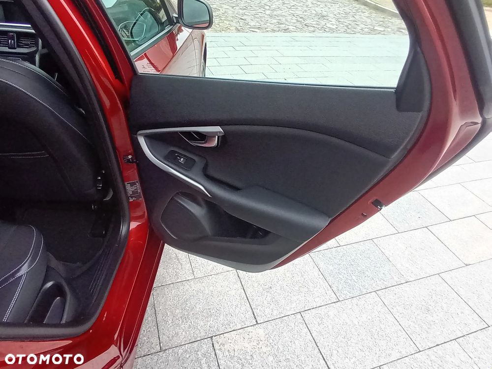 Volvo V40 D2 - 27