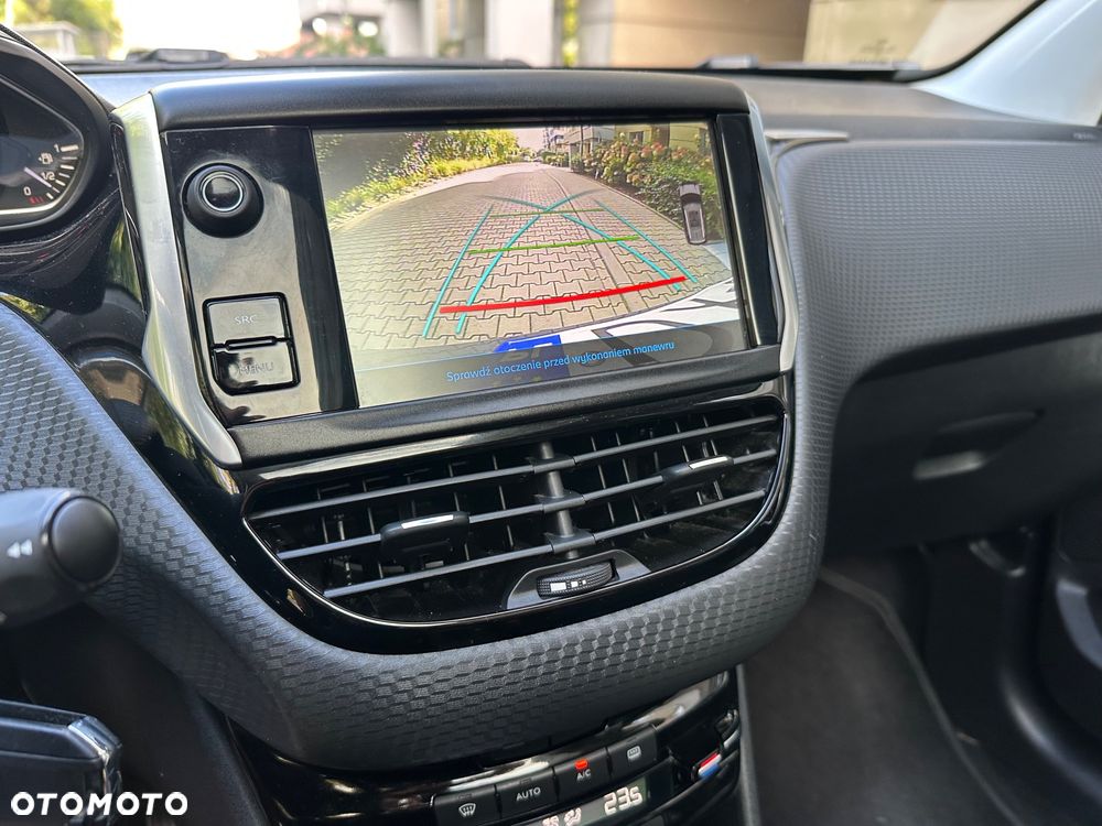 Peugeot 2008 1.2 Pure Tech Allure S&S EAT6 - 19