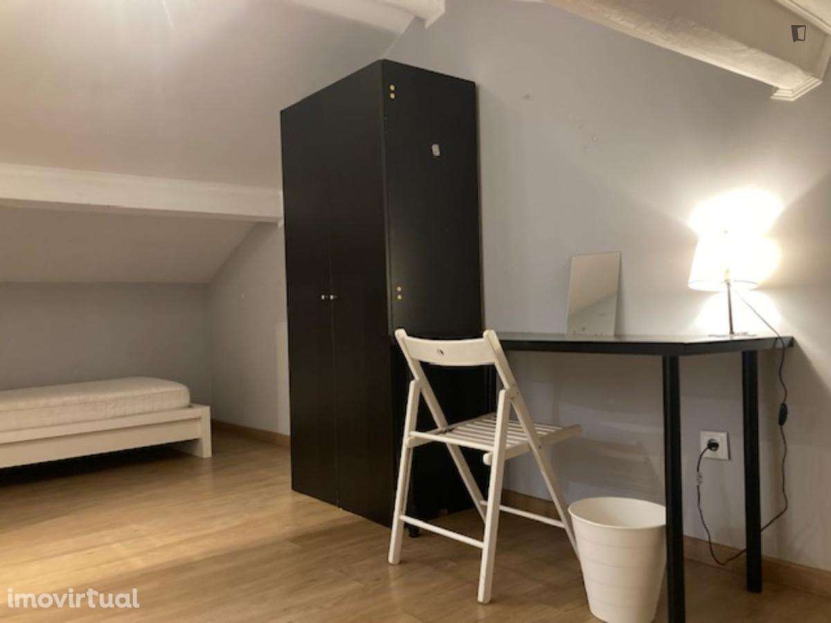 Quarto - localizado em Paranhos Porto - Grande imagem: 5/18
