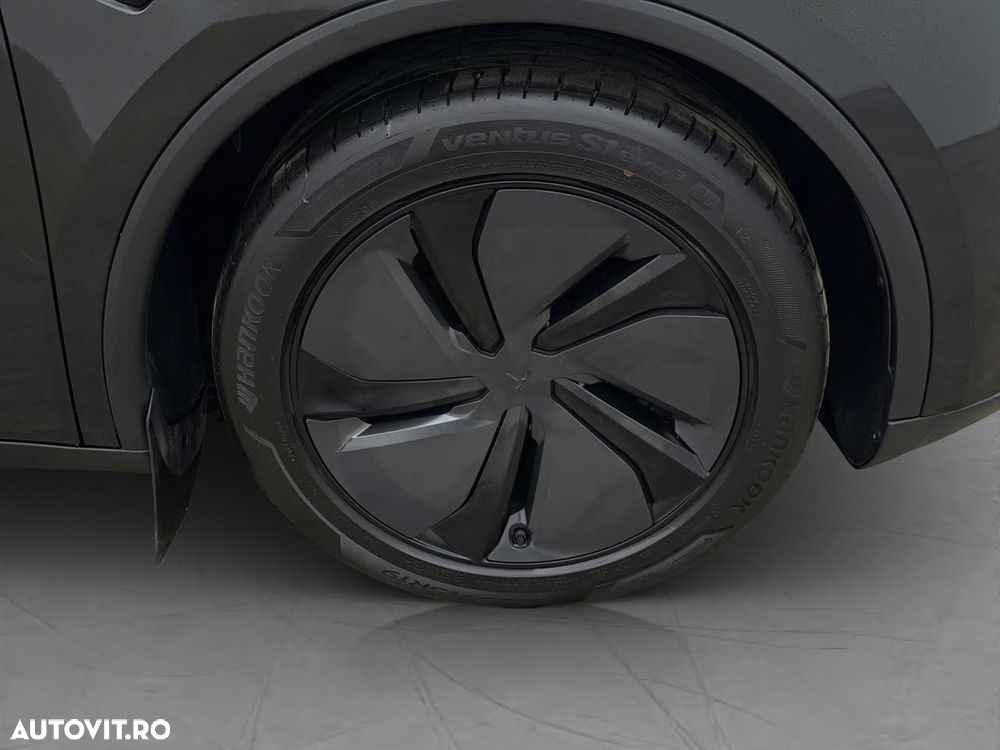 Tesla Model Y Long Range Dual Motor AWD - 9