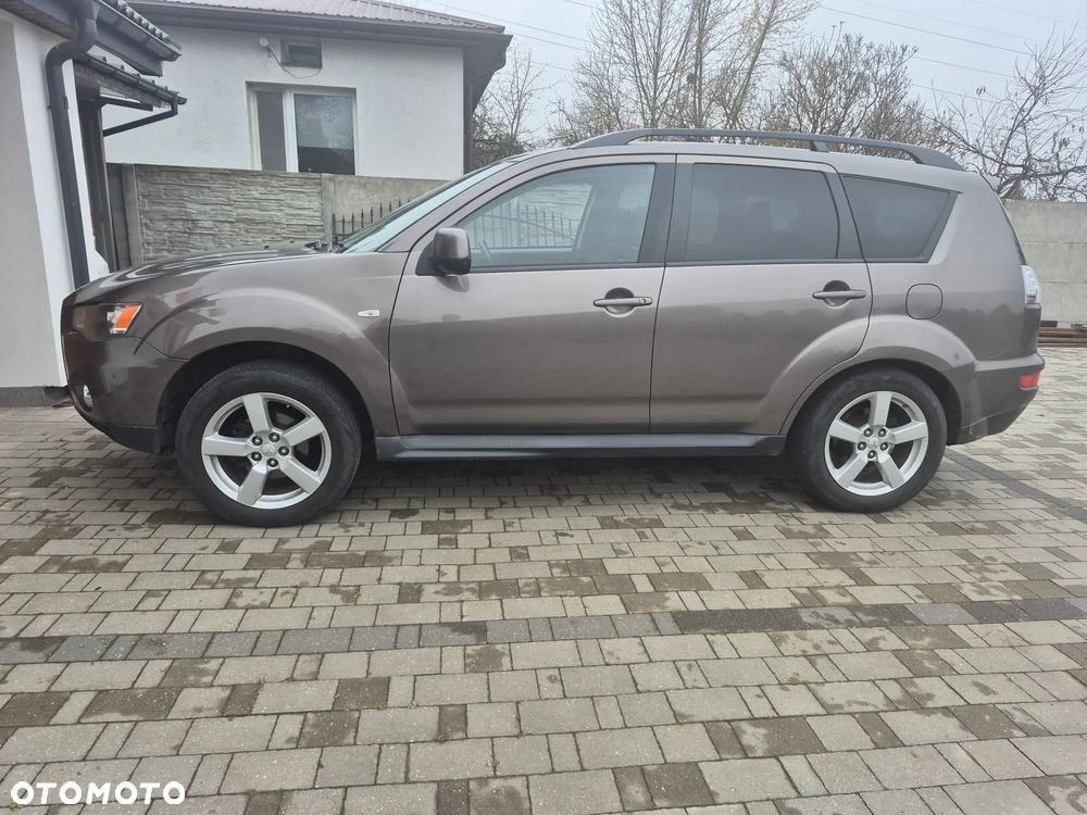 Mitsubishi Outlander 2.4 Intense + CVT - 9