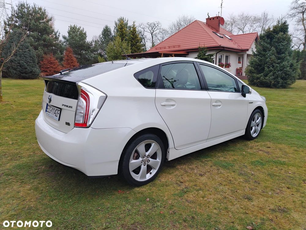 Toyota Prius (Hybrid) Executive - 4