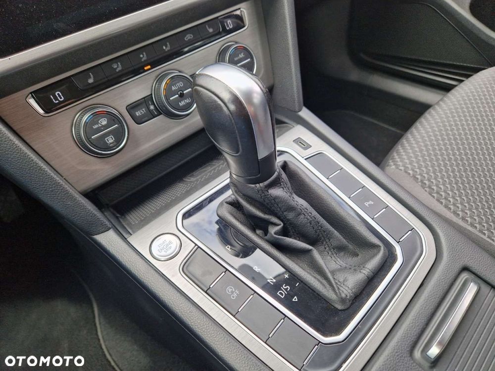 Volkswagen Passat - 14