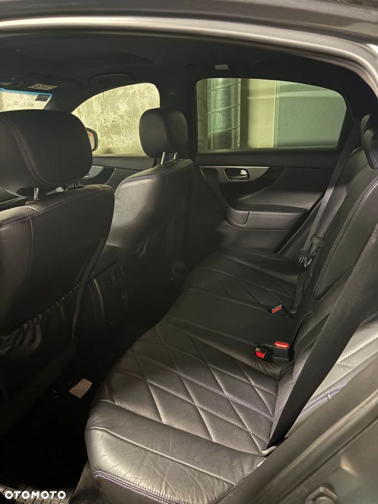 Infiniti QX70 3.7 S Design - 10