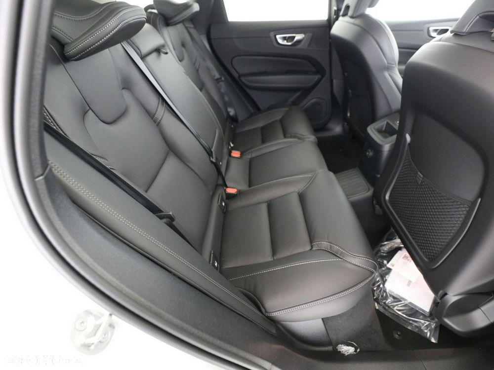 Volvo XC 60 T8 Plug-In Hybrid AWD Plus Bright - 6
