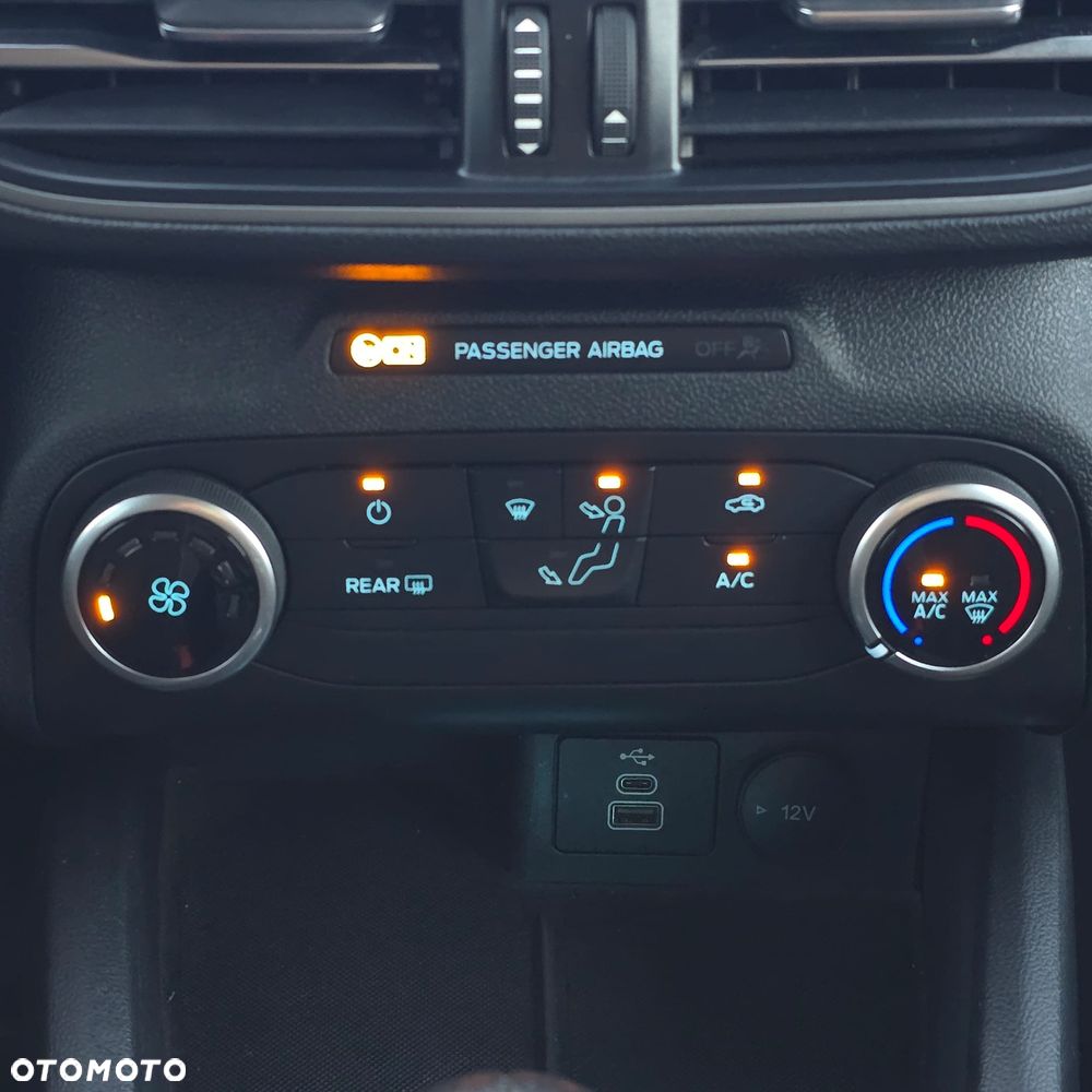 Ford Focus SW 1.0 EcoBoost Hybrid TITANIUM X - 30