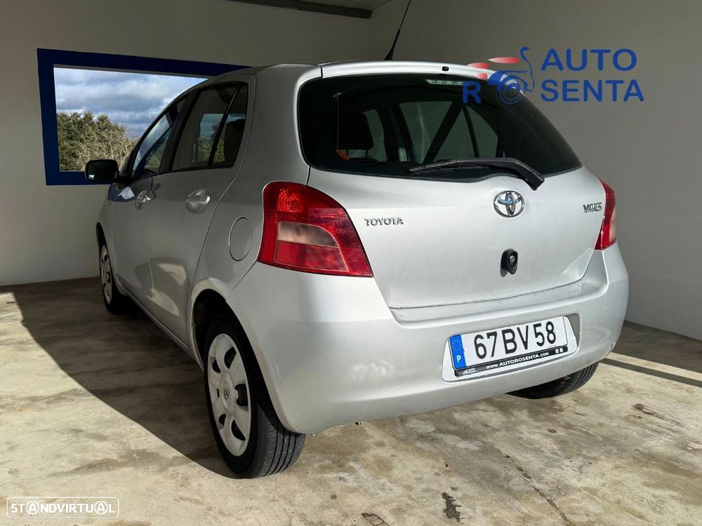 Toyota Yaris 1.0 VVT-i - 4