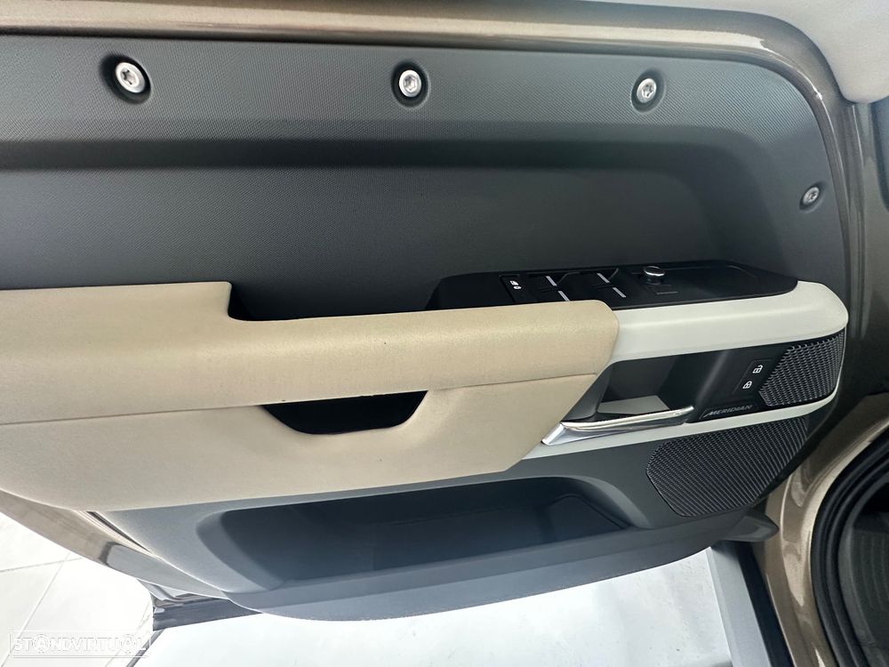 Land Rover Defender 3.0 I6 110 AWD X-Dynamic S - 12