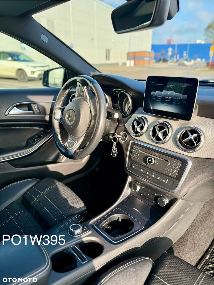 Mercedes-Benz GLA 200 7G-DCT Urban - 14