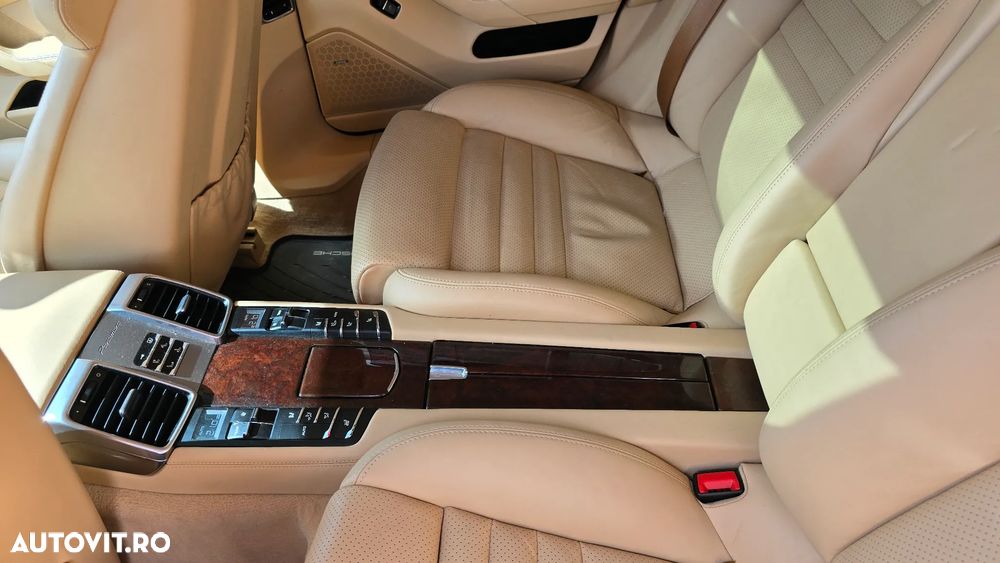 Porsche Panamera Turbo PDK - 12