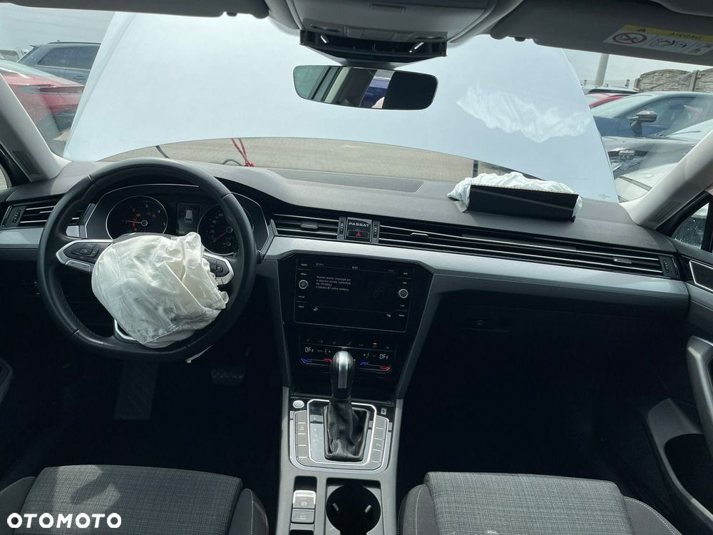 Volkswagen Passat Variant 2.0 TDI SCR DSG Conceptline - 11