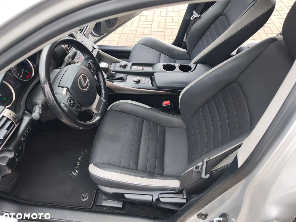 Lexus IS Sport Line - 29