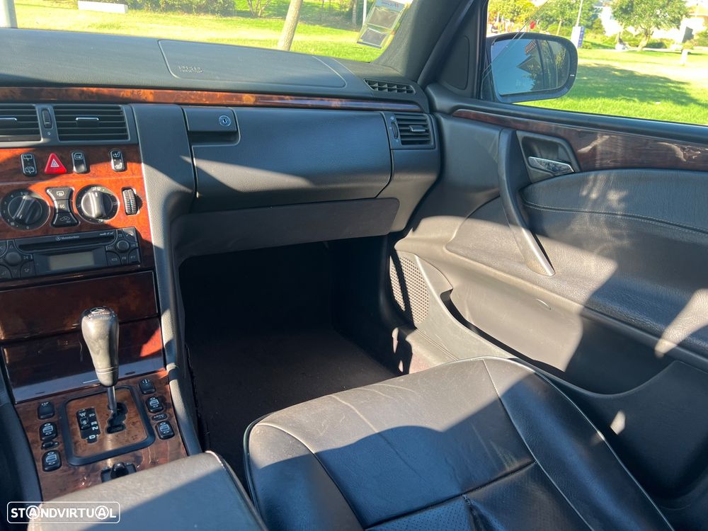 Mercedes-Benz E 220 - 16