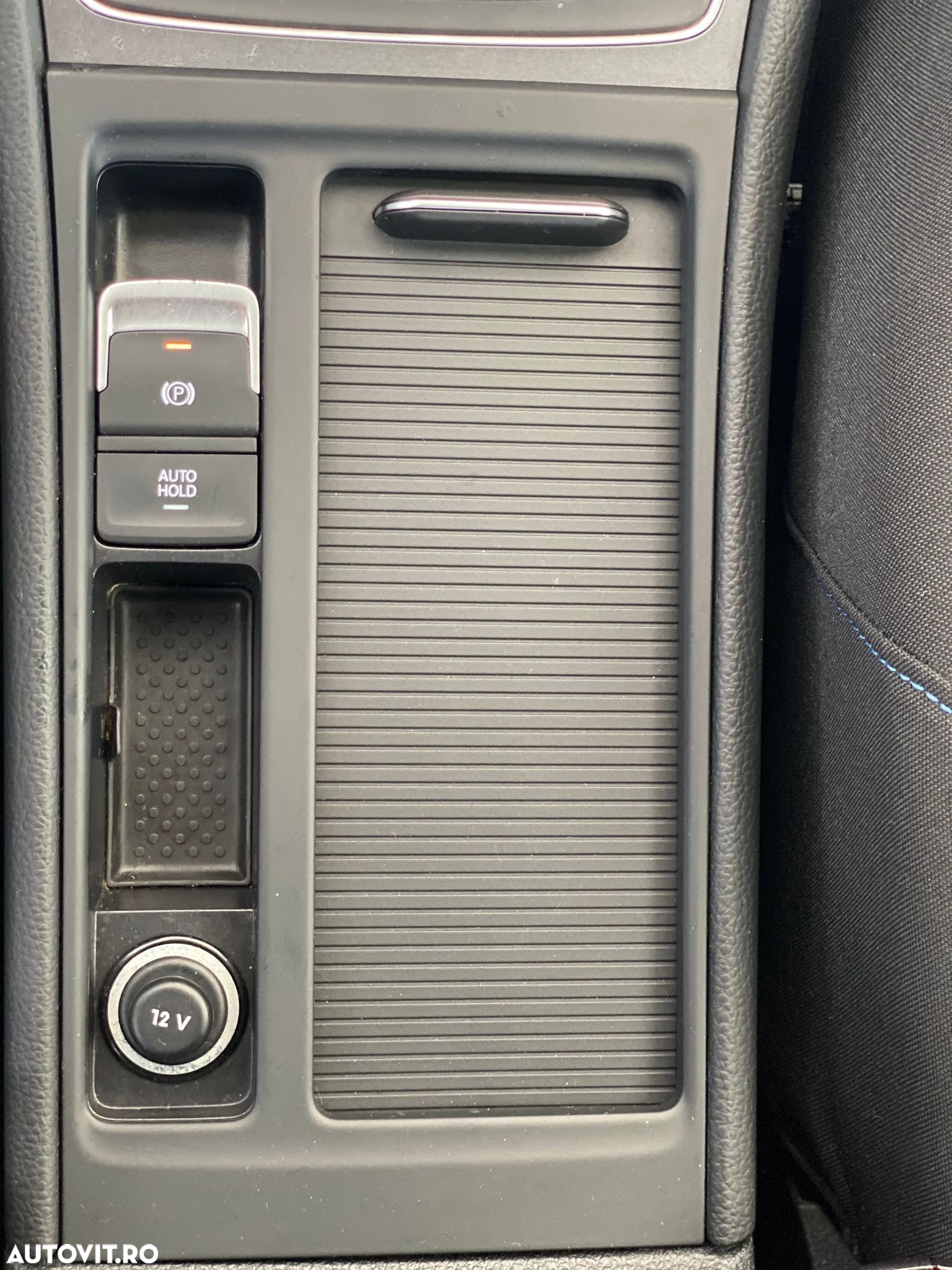 Volkswagen e-Golf - 21