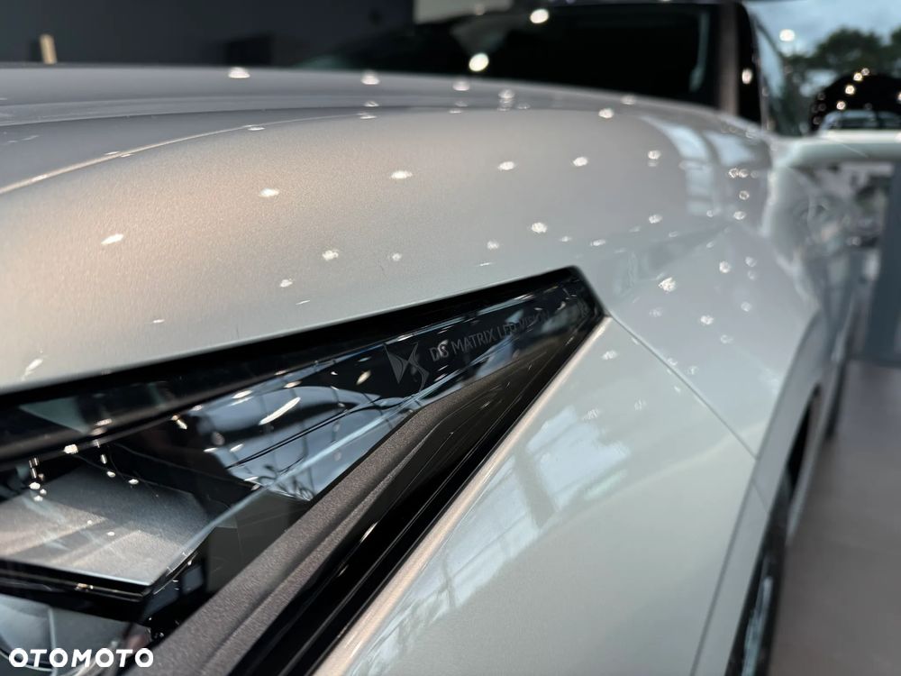 DS Automobiles N°4 1.2 mHEV Étoile Alcantara eDCS6 - 4