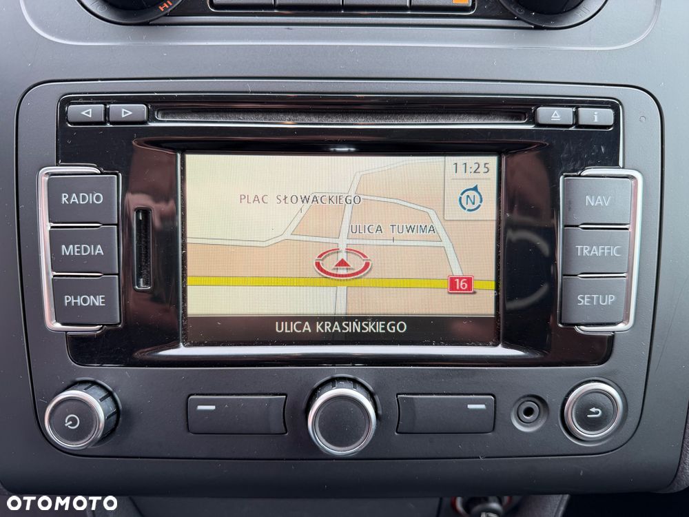 Volkswagen Touran - 16