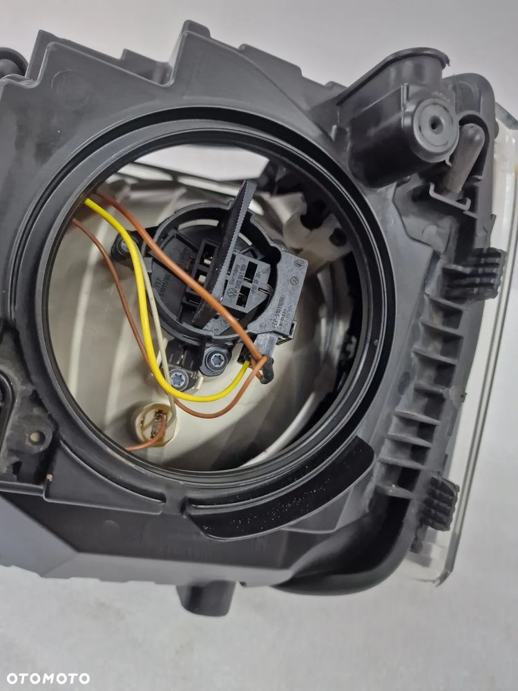 VW T5 LIFT 7E0 MULTIVAN 10- PRAWA ZWYKŁA LAMPA PRZEDNIA PRZÓD , NR 7E1941016J , NR AUKCJI LA63 - 18